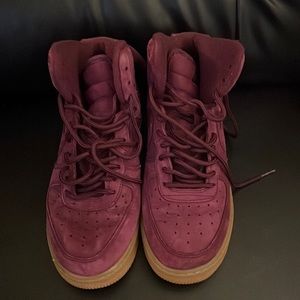 High top nikes size 7Y (big kids)